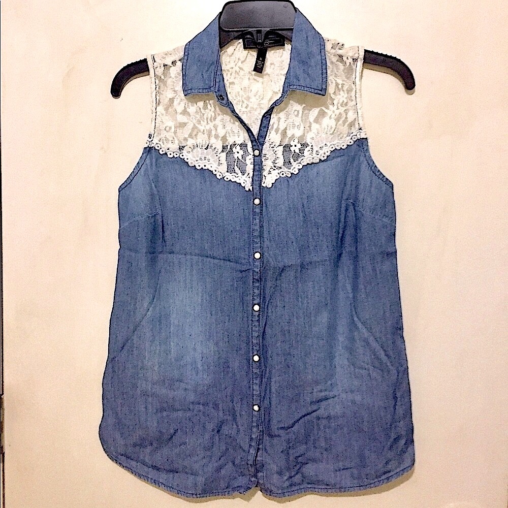 🌷NWOT Jessica Simpson Denim & Cream Lace Top (S)